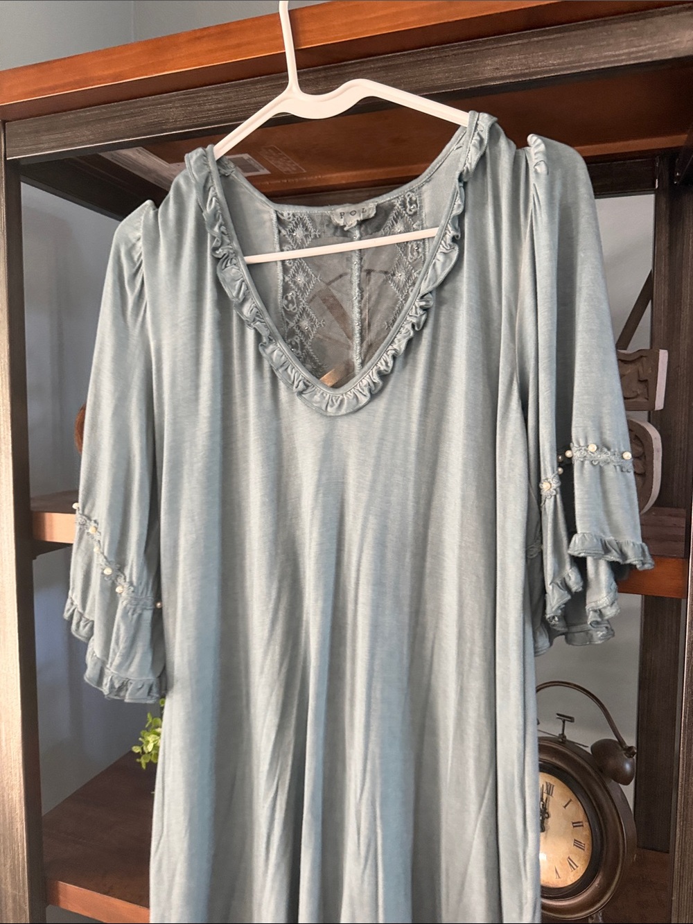 POL Light sage green Ruffle V-Neck Tunic with Pearl-Trim Sleeves EUC - Picture 2 of 4